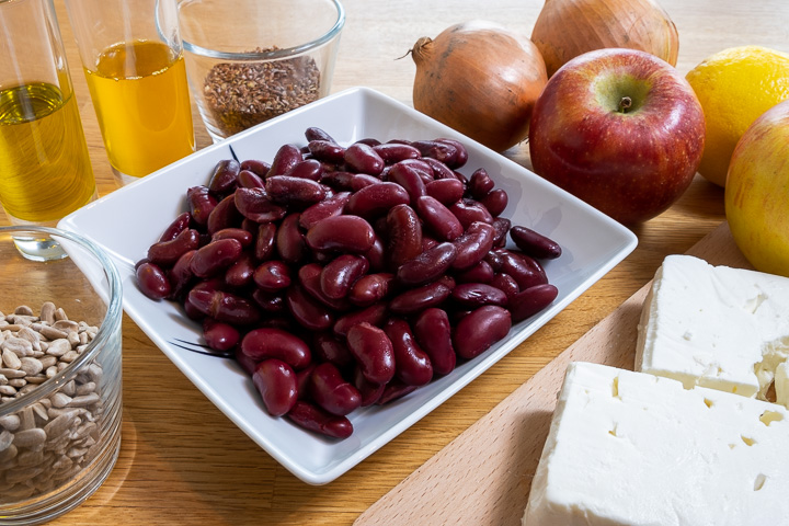 Zutaten für Kidneybohnen-Salat mit Fetakäse und Apfel